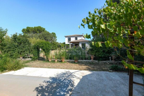 Maison méridionale avec jardin et piscine à Uzès