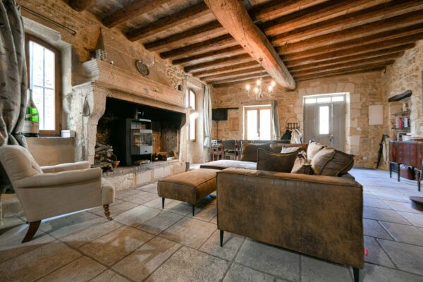 Demeure de village du XVIIIe de 190 m2 avec toit terrasse
