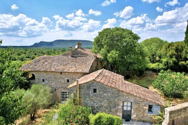 Superbe Mas de Hameau aux vues enchanteresses