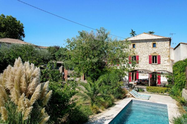 Superb village property with garden and pool, 17 km from Uzès