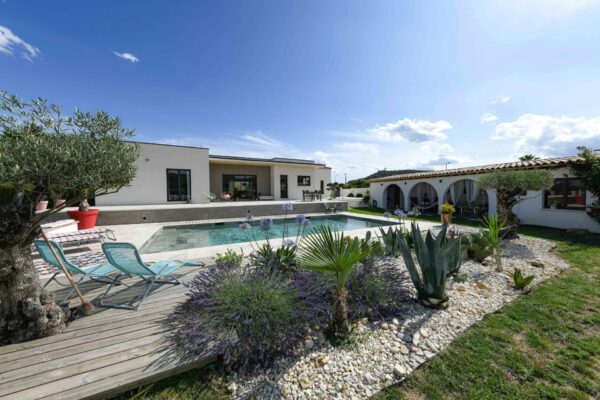 Superbe propriété contemporaine, jardin et piscine