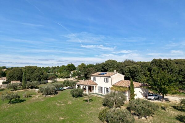 Uzès: Elevated Bastide of 190 m2, Park with Pool