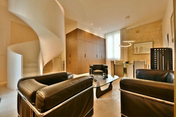 Superb flat in the historic centre of Uzès with garden