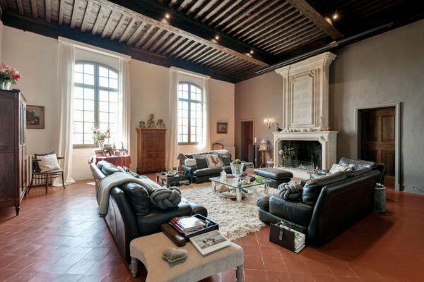 historical property of 450m2, 4km from Uzès